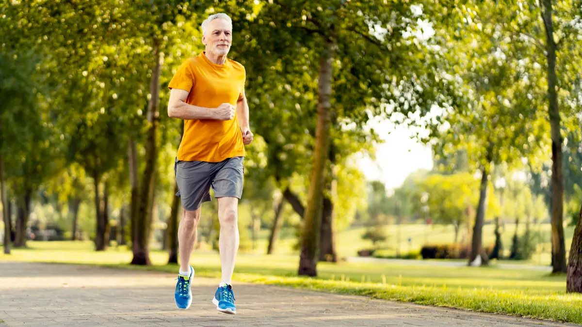 Oubliez la course à pied, le « jeffing » est l’activité sportive la plus simple pour perdre du poids après 65 ans