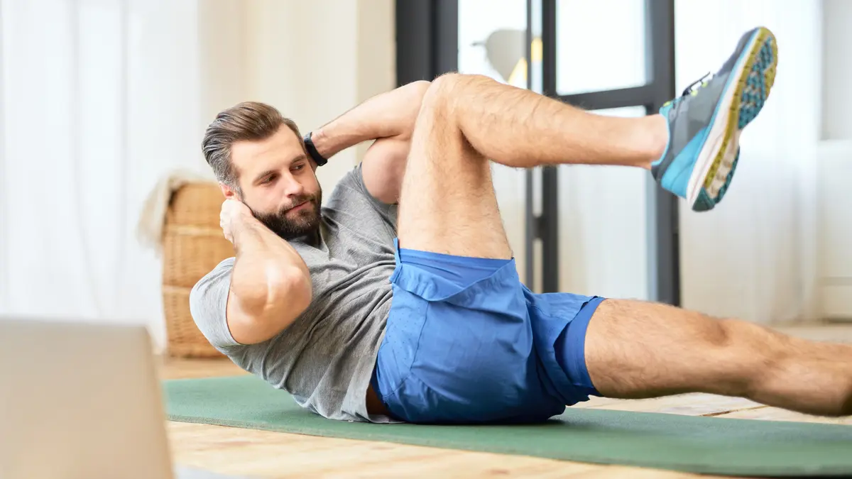 Dites adieu aux crunchs : cet exercice est parfait pour obtenir des abdominaux solides facilement