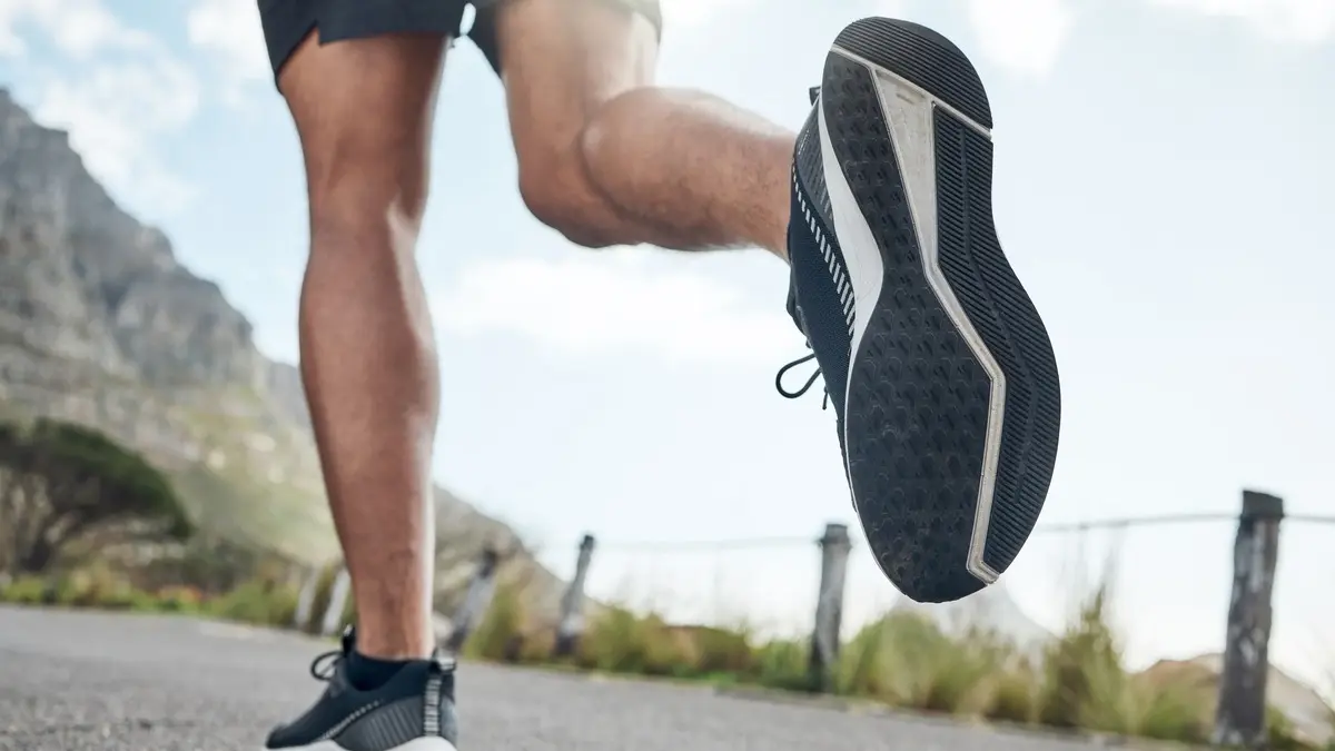 Rétro-walking : voici pourquoi cet exercice de marcher à l’envers pendant 10 minutes peut transformer votre corps