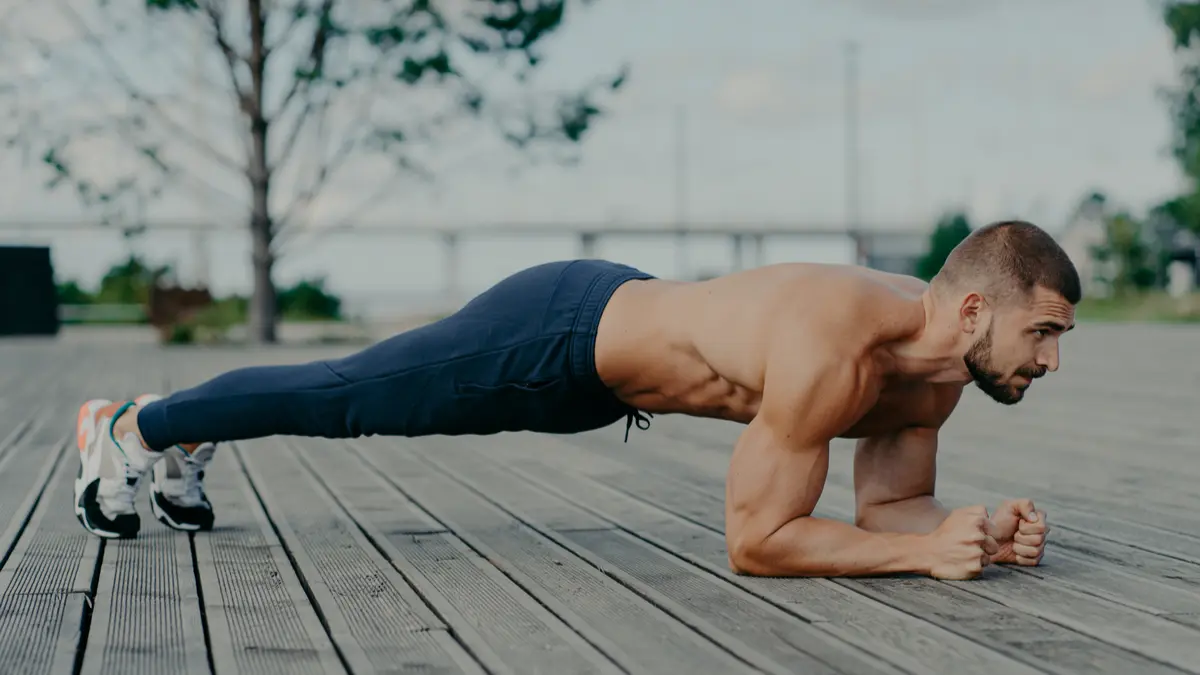 Quel sport fait travailler le plus les abdos ? Renforcez votre sangle abdominale rapidement et facilement