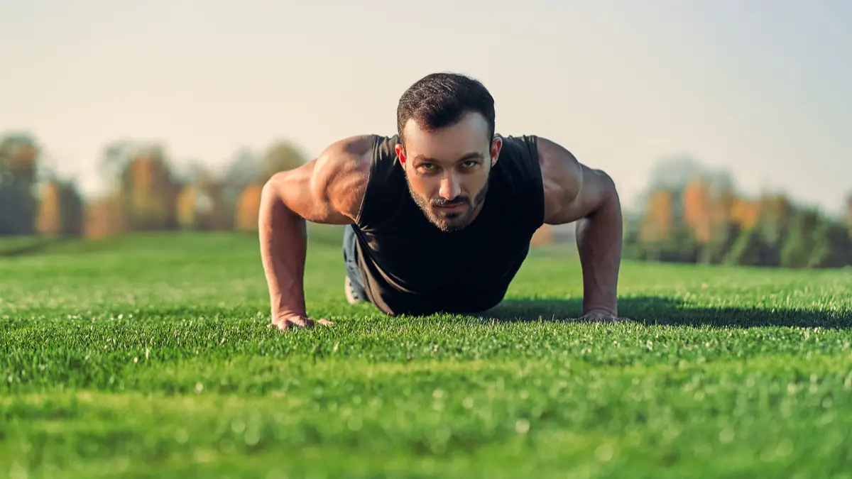 Voici le nombre idéal de pompes à faire chaque jour pour être en forme et une avoir musculature au top