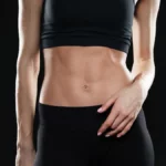 Perdez votre graisse abdominale avec ces 5 exercices faciles de Pilates au mur !