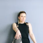 Un prof de Pilates dévoile 4 exercices au mur ultra-efficaces pour un ventre plat